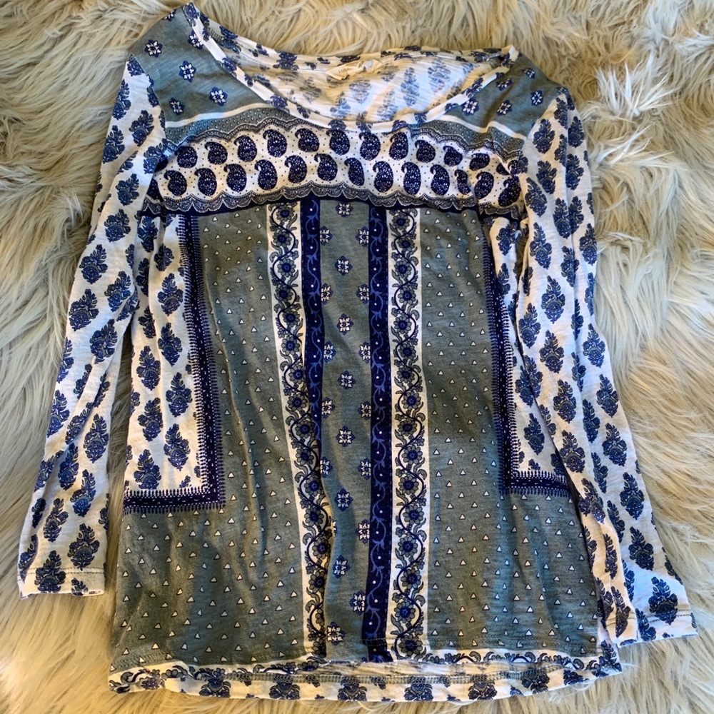 Long sleeve blouse.